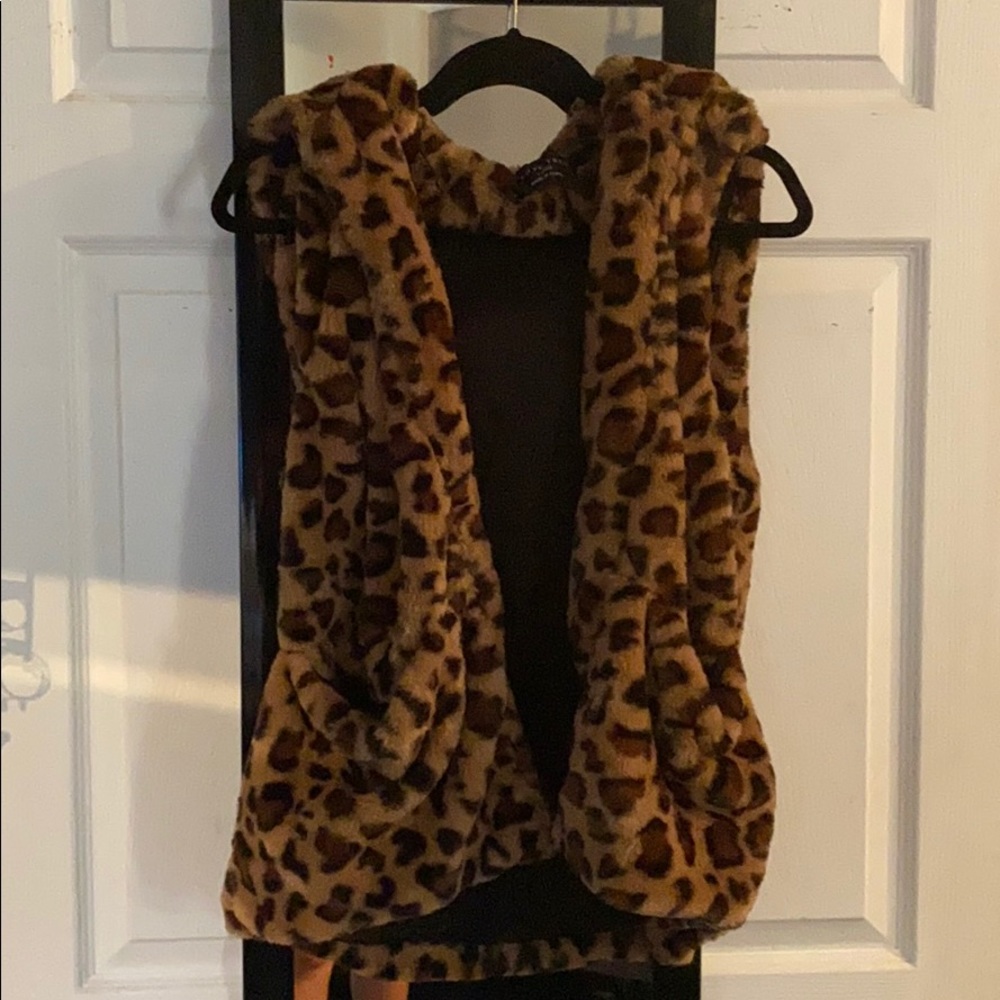 Hooded Leopard Vest